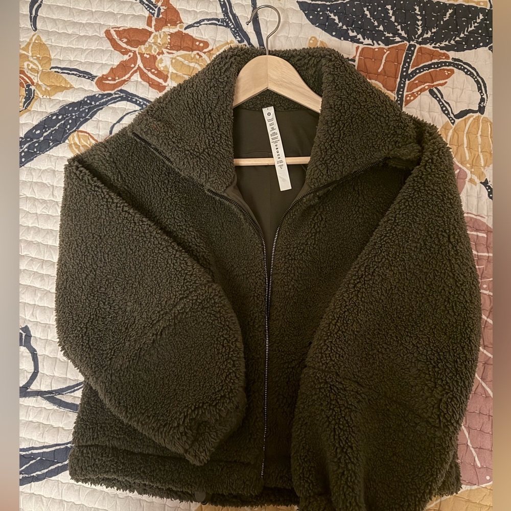 Lululemon sherpa jacket, size 2, Excellent condition